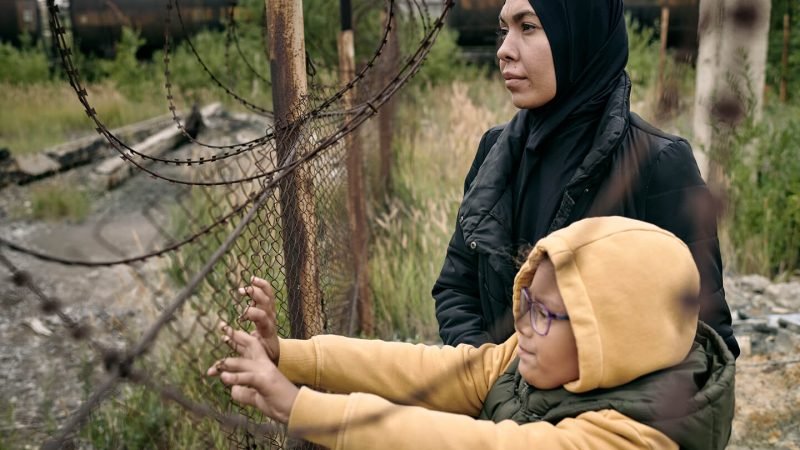 muslim-woman-with-child-at-barbed-wire-2025-04-02-22-19-35-utc.jpg muslim-woman-with-child-at-barbed-wire-2025-04-02-22-19-35-utc.jpg